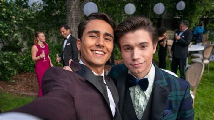 ‘Love, Victor’s Anthony Turpel On Felix & Lake’s Big Finale Moment, The Pivotal Victor & Felix Scene & More