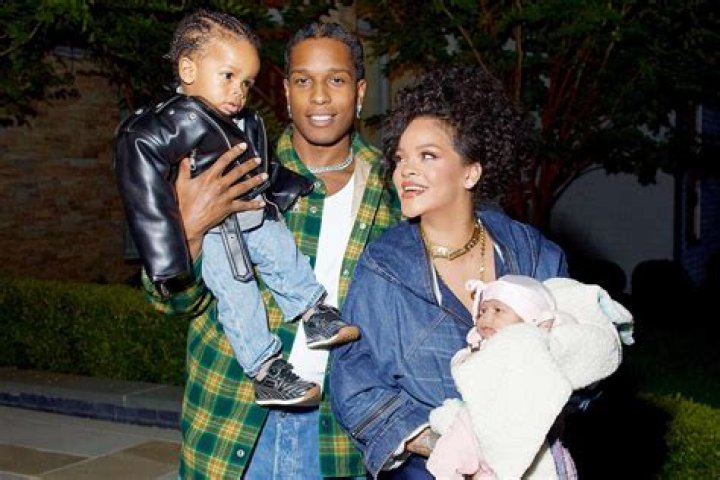 Loved Up With Her ‘Baby Daddy’ – Hollywood Life
