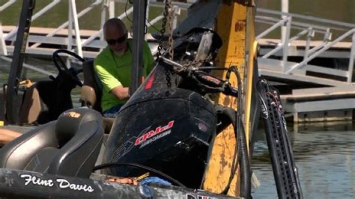 Luke Bryan Hooks His Own Hand During Painful Fishing Accident – Watch Graphic Video