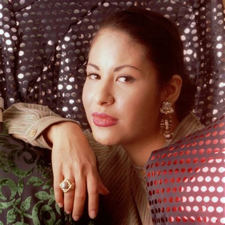 MAC’s Selena Quintanilla-Perez La Reina Collection – Pics – Hollywood Life