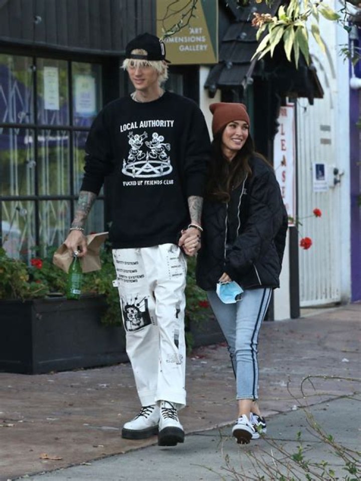 Machine Gun Kelly Thanks Megan Fox For Helping Him Kick Drug Habit – Hollywood Life