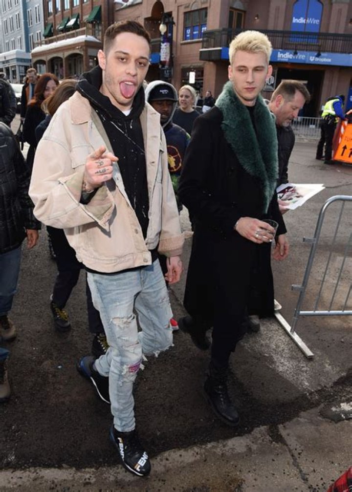 Machine Gun Kelly ‘Totally’ Helped Pete Davidson During Kanye Drama – Hollywood Life