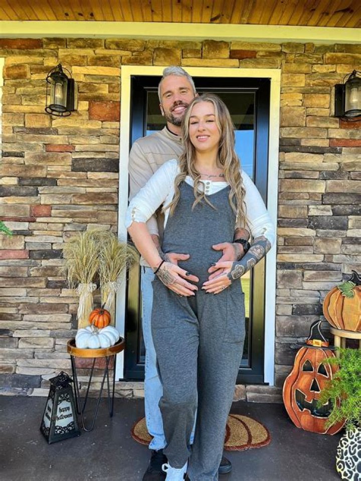Maci Bookout Engaged & Pregnant — Season Premiere Recap – Hollywood Life