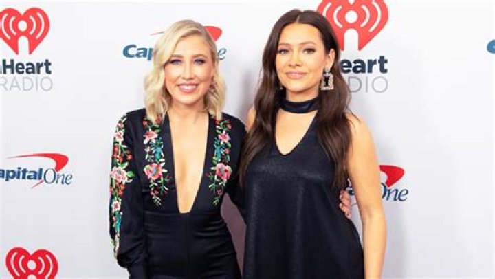 Maddie & Tae Talk CMA Awards & New Music: Interview – Hollywood Life