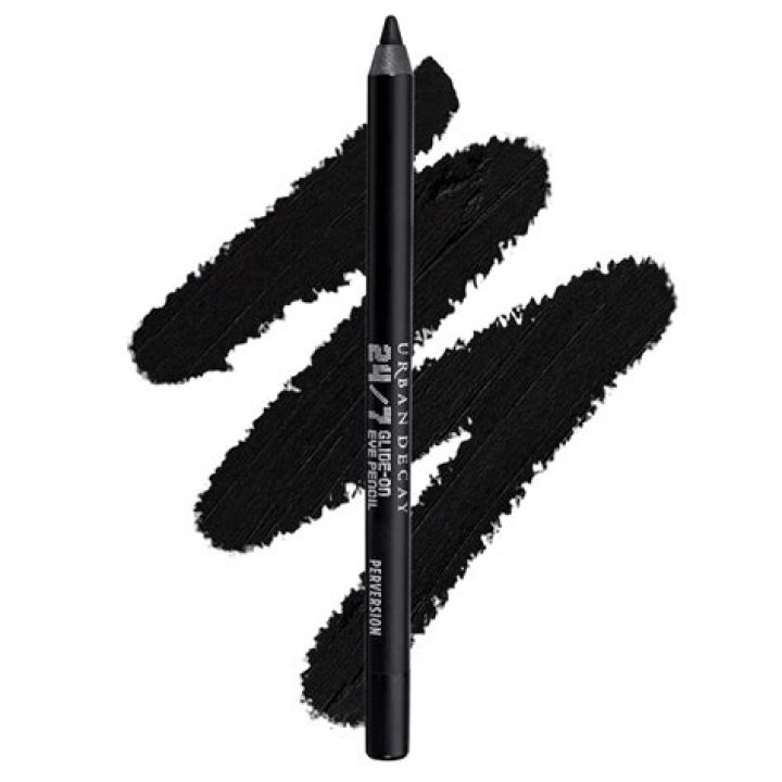 Madelyn Cline’s Eyeliner Makes Her Lashes Look ‘Fuller and Darker’ – Hollywood Life