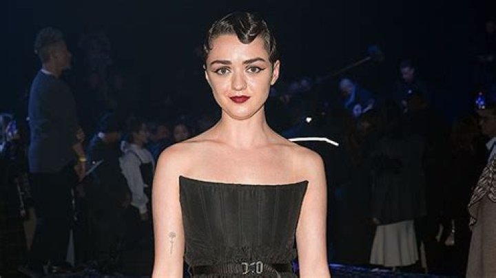 Maisie Williams Celebrates Her 26th Birthday In Bikini In New Photo – Hollywood Life