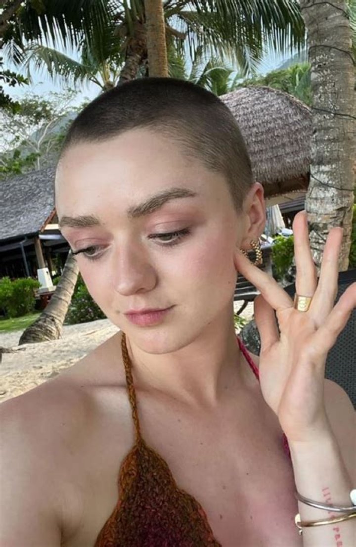 Maisie Williams Debuts Shaved Head Makeover With Vacation Photos – Hollywood Life