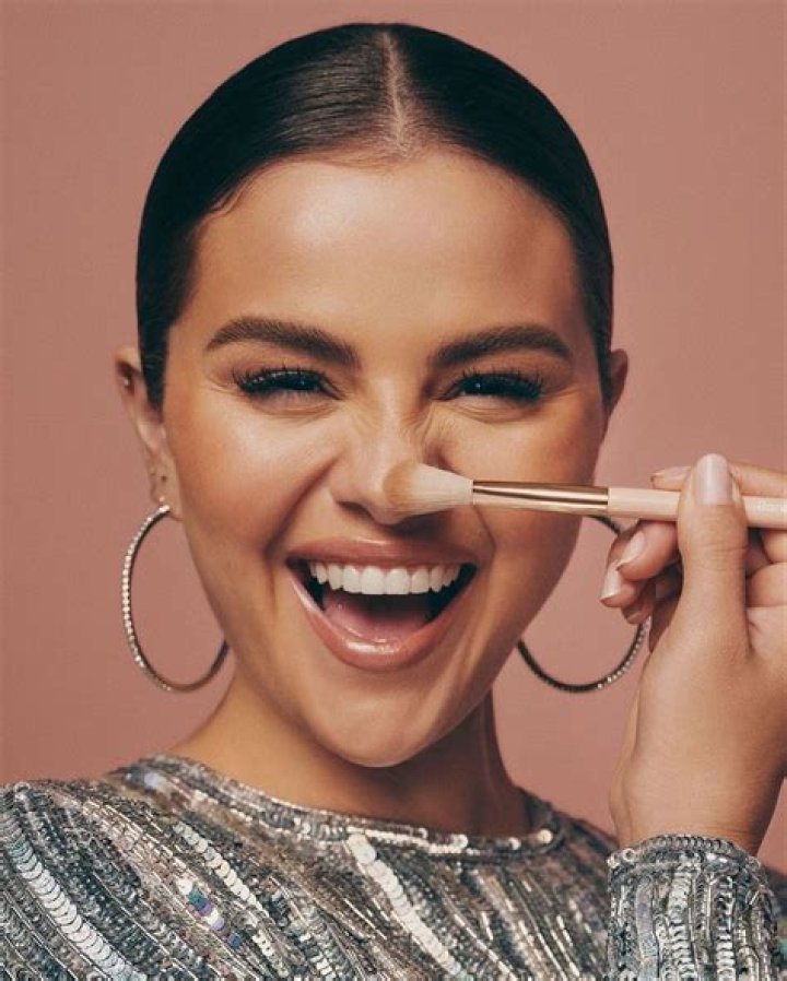 Makeup Artist to Selena Gomez & Katy Perry Kills Self – Hollywood Life