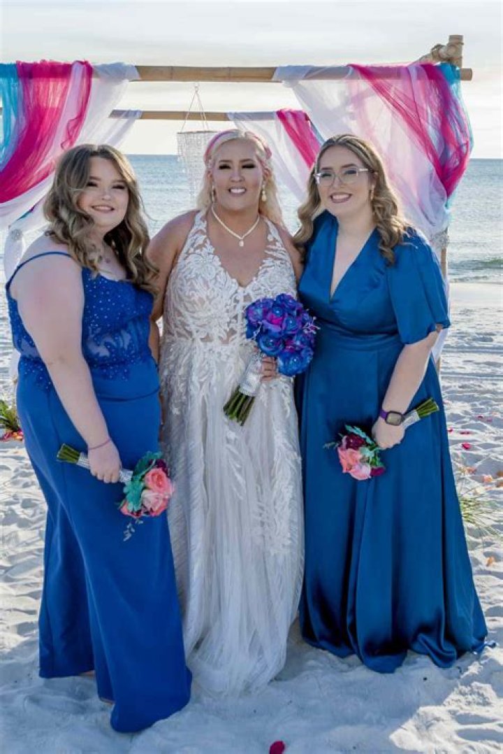 Mama June Shannon, 40, Works Up A Sweat On The Beach During Outdoor Yoga — Pics