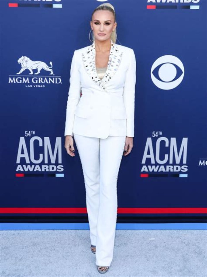 Maren Morris Calls Performing ‘Therapy’ Amid Feud With Brittany Aldean – Hollywood Life