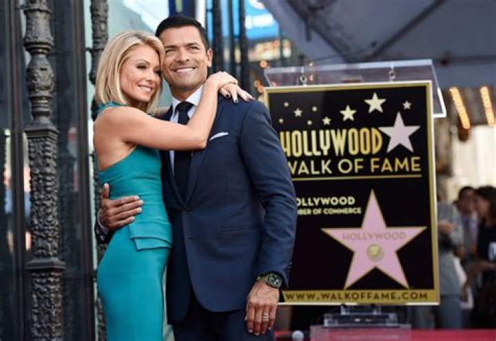 Mark Consuelos & Kelly Ripa’s Best Couple Moments: Photos – Hollywood Life
