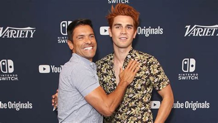 Mark Consuelos Trolls ‘Riverdale’ Co-Star KJ Apa With His Insanely Ripped Abs