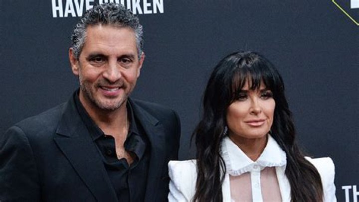 Mauricio Umansky Clarifies He and Kyle Richards Are ‘Separated’ – Hollywood Life
