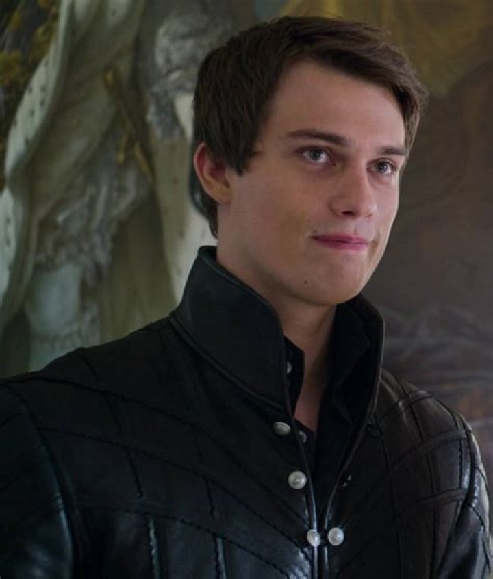Max Brown On Prince Robert In Season 3 – Hollywood Life