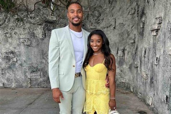 McKayla Maroney Celebrates Her ‘Love’ For Simone Biles & Others After They Testify About Abuse