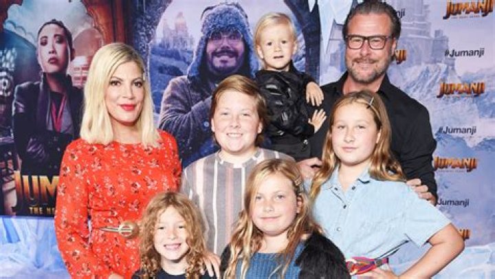 Meet 5 Children She Shares With Dean McDermott – Hollywood Life