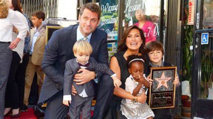 Meet Her 3 Children With Peter Hermann – Hollywood Life
