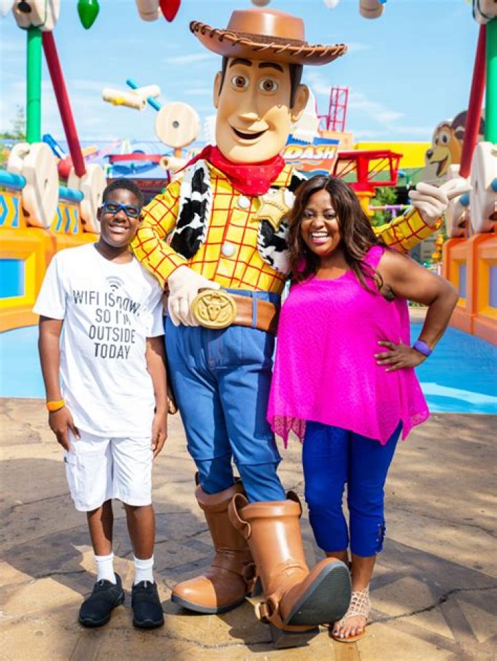 Meet Her Two Sons Jeffrey & Lamar – Hollywood Life