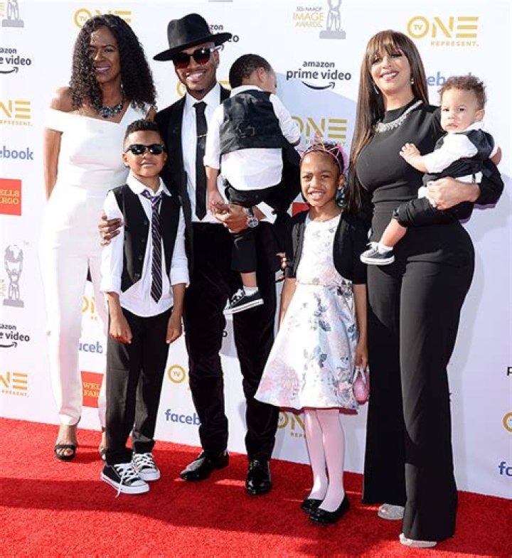 Meet His 5 Children, Plus All To Know On Paternity Suit – Hollywood Life