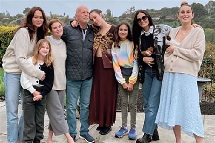 Meet His 5 Children & Their Mothers – Hollywood Life