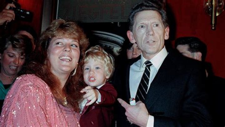 Meet The Late Star’s Six Children – Hollywood Life