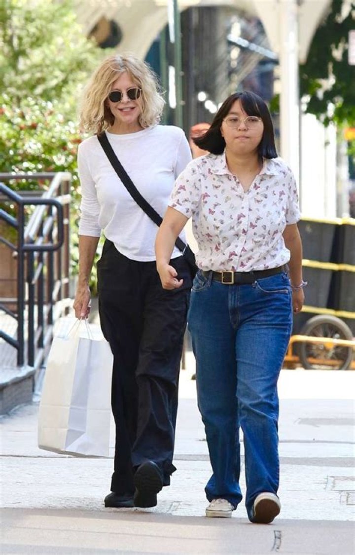 Meg Ryan’s Daughter Daisy, 16, Is All Grown Up On Shopping Date With Famous Mom — Pic