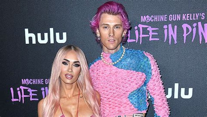 Megan Fox Does Machine Gun Kelly’s Makeup In A Makeover On IG Live – Hollywood Life