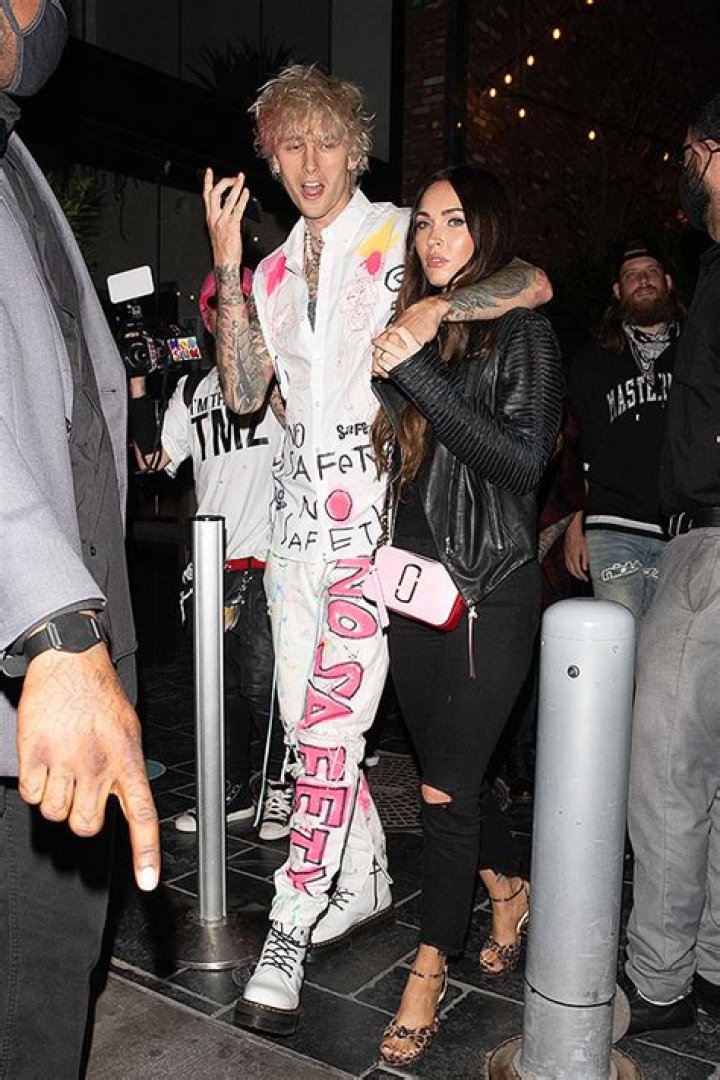 Megan Fox & Machine Gun Kelly Contrast In Black & White Outfits – Hollywood Life