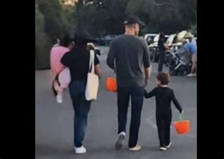 Megan Fox & Machine Gun Kelly Take Their Kids Shopping In Greece – Hollywood Life