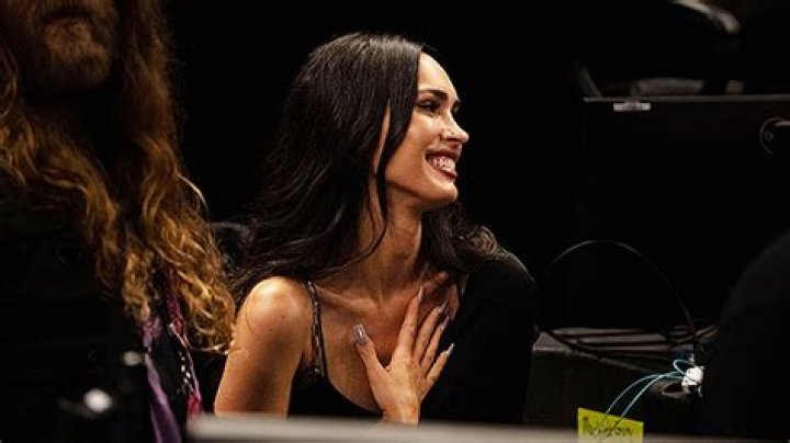 Megan Fox Seen Smiling While Watching Machine Gun Kelly Perform: Photo – Hollywood Life