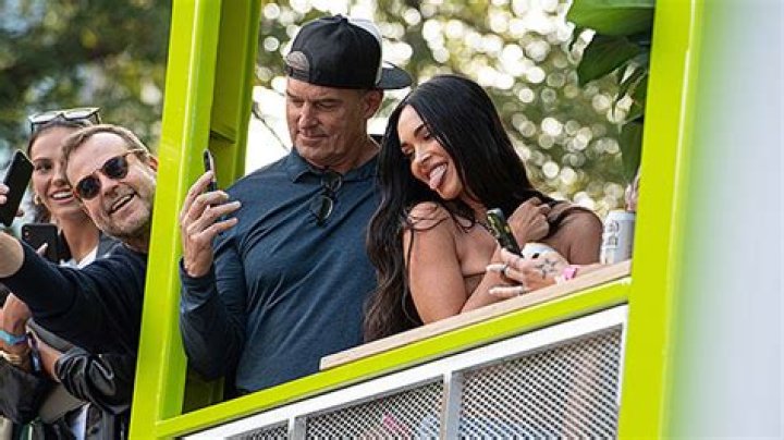 Megan Fox Smiles As She Watches Machine Gun Kelly At Lollapalooza – Hollywood Life