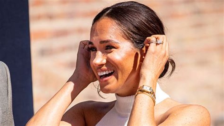 Meghan Markle At Farmers Market With Dog: Photos – Hollywood Life