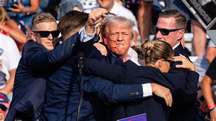 Melania Trump Disses Donald Hand-Holding Twice: Why She Refuses ‘To Be Obedient’