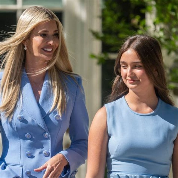 Melania Trump Seemingly Shades Ivanka With Side Eye At RNC & Twitter Is Living For It — Watch
