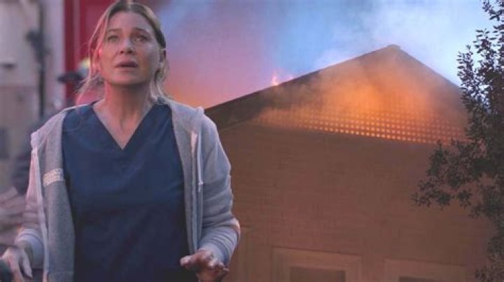 Meredith’s House Catches Fire In Fall Finale – Hollywood Life