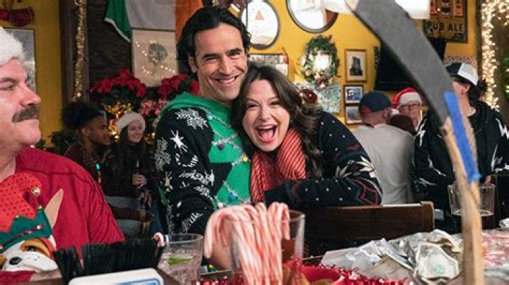 ‘Merry Kiss Cam’s Jesse Bradford On His New Holiday Movie: Exclusive – Hollywood Life