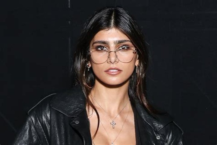 Mia Khalifa Disses Wilson Contreras For Flirting On Instagram – Hollywood Life