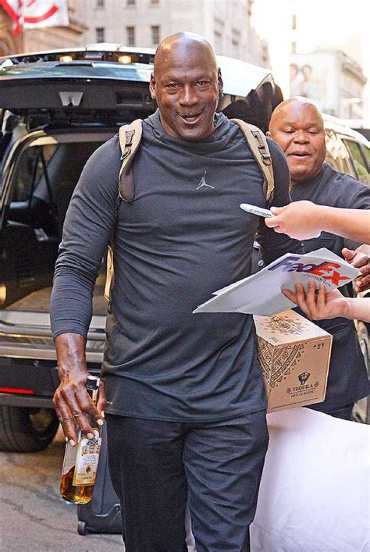 Michael Jordan & A Tequila Bottle In NYC Has Some Fans Concerned – Hollywood Life