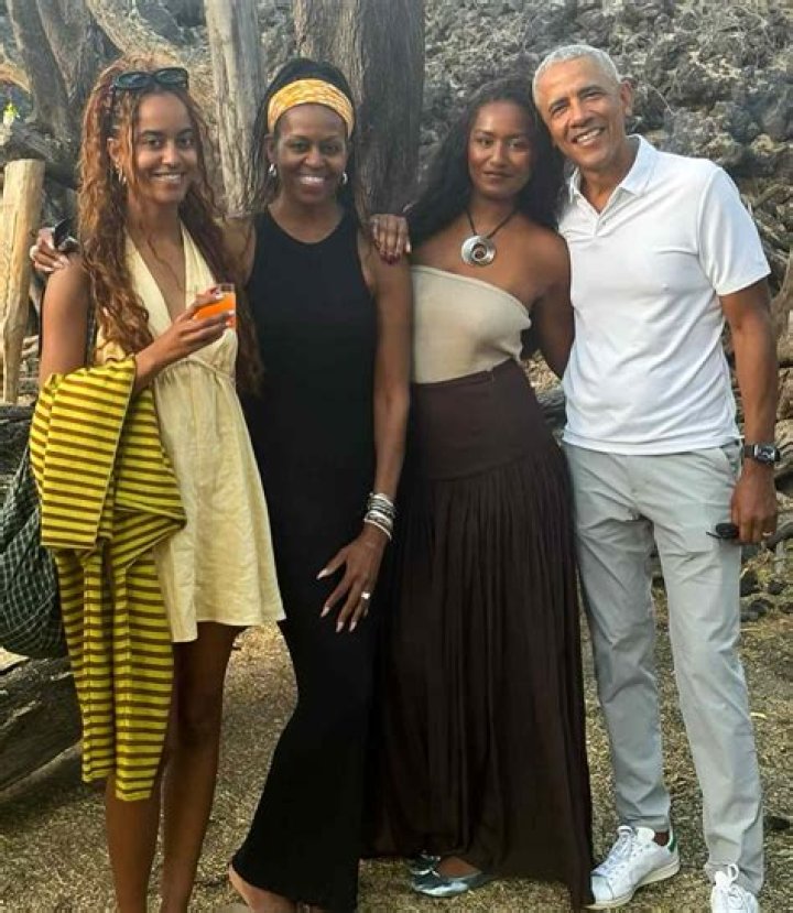 Michelle Obama Wears Hair Beautifully Natural On Vacation With Barack, Malia & Sasha – New Pics