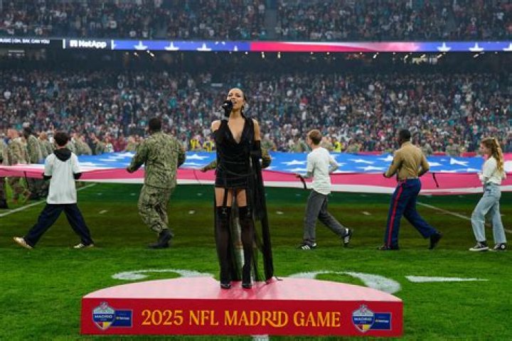 Michelle Williams’ Fans Go Wild After She Performs National Anthem At NFL Season Opener