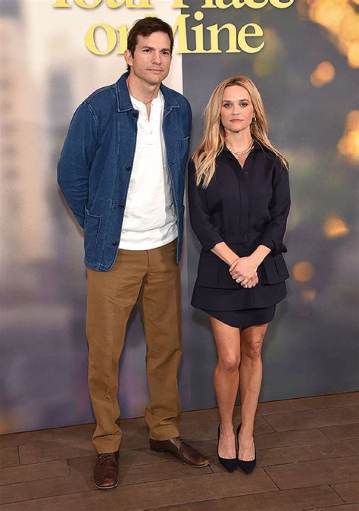 Mila Kunis Calls Out Ashton & Reese Witherspoon Over Awkward Photos – Hollywood Life