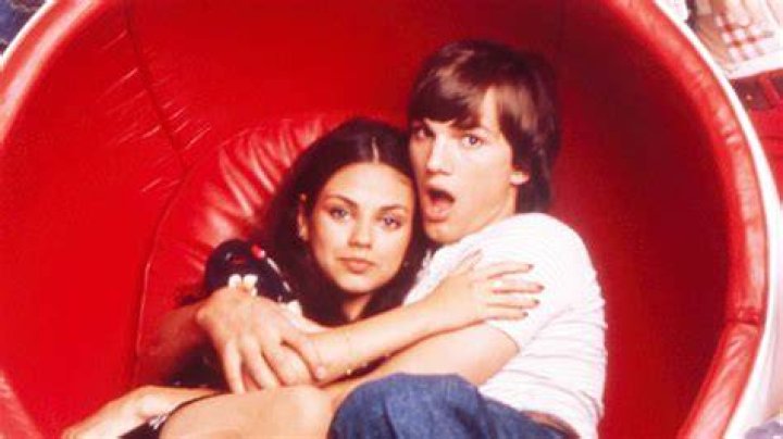 Mila Kunis Slams ’90s Show’ Plotline Marrying Ashton Kutcher’s Kelso – Hollywood Life