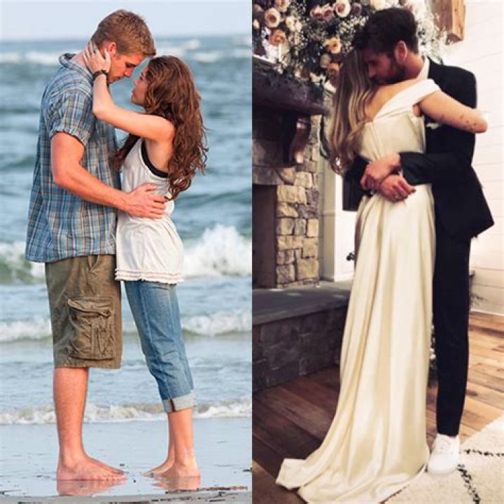 Miley Cyrus & Liam Hemsworth Wedding Pic Is Similar To ‘The Last Song’ – Hollywood Life