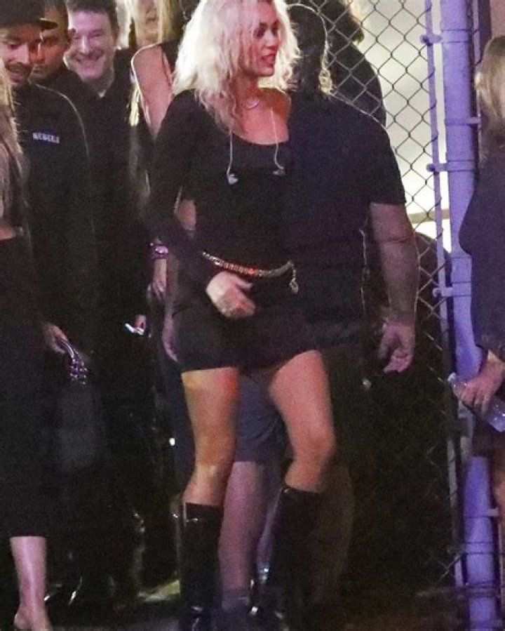 Miley Cyrus Rocks Black Bikini With BF Maxx Morando In Cabo: Photos – Hollywood Life