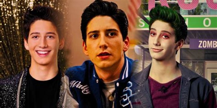 Milo Manheim & More – Hollywood Life