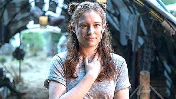 Mina Sundwall Talks Penny’s Finale Fate – Hollywood Life