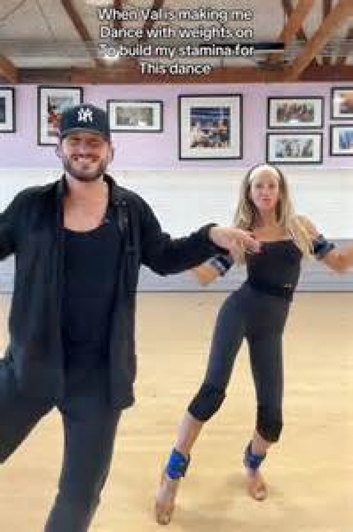 Miranda Lambert Breaks Down In Tears While Performing 1st Live Show In Over A Year — Watch