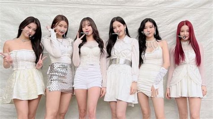 MOMOLAND — Pics