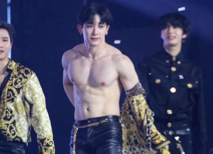 Monsta X’s Wonho Rips Shirt Open During MAMA Awards Performance & Fans Freak — Watch