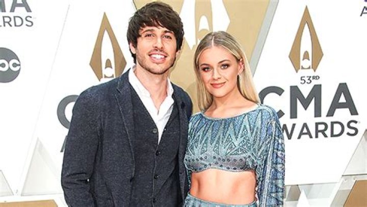 ‘Mountain With A View’ Is A Response To Morgan Evans – Hollywood Life